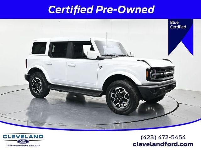 2025 Ford Bronco Outer Banks in Oxford White — front three-quarter view