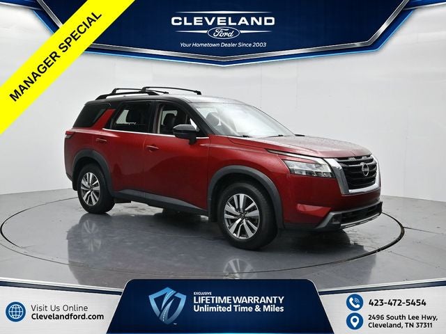 2022 Nissan Pathfinder SL in Scarlet Ember Tintcoat/Super Black — front three-quarter view